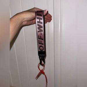 OFF WHITE KEYCHAIN